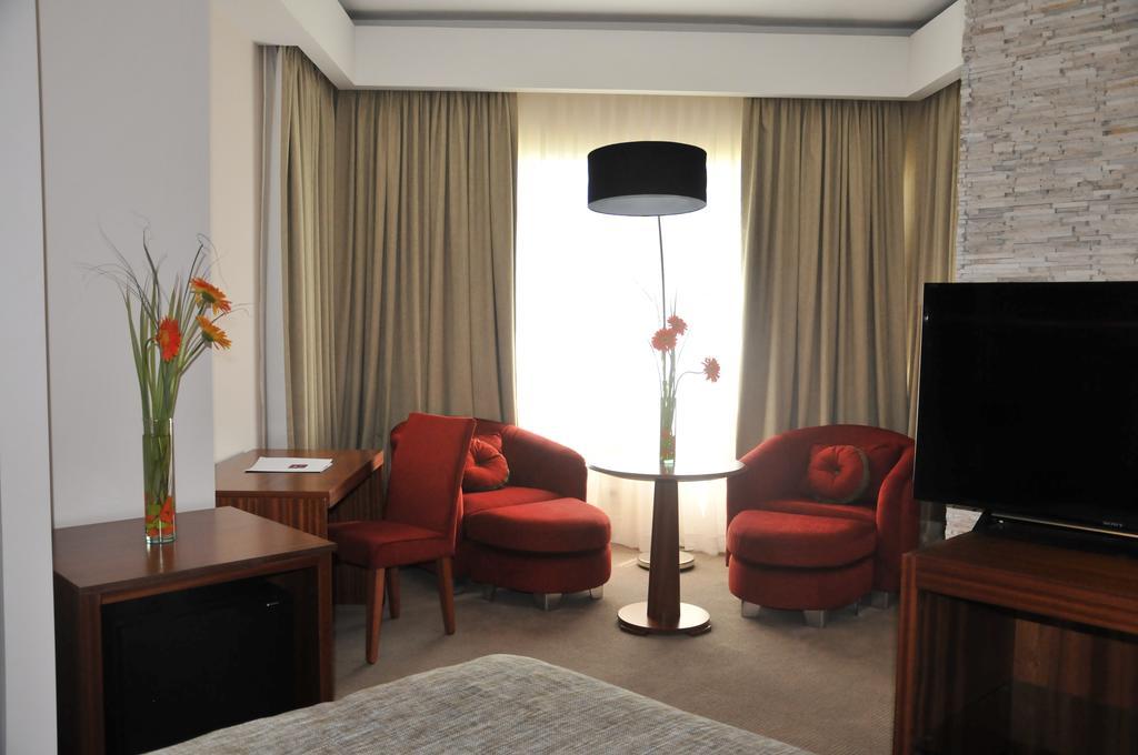 Antu Malal Hotel Plaza Huincul ภายนอก รูปภาพ