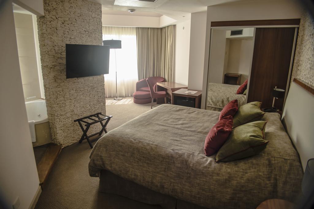 Antu Malal Hotel Plaza Huincul ภายนอก รูปภาพ