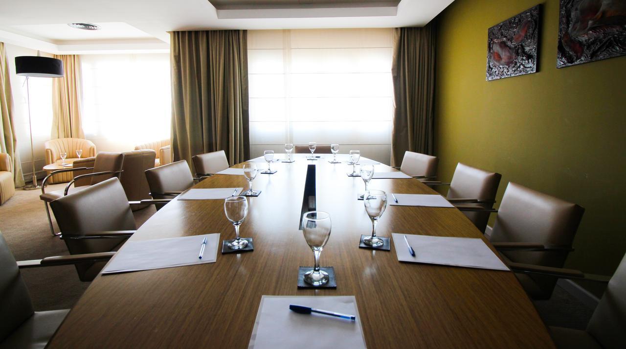 Antu Malal Hotel Plaza Huincul ภายนอก รูปภาพ
